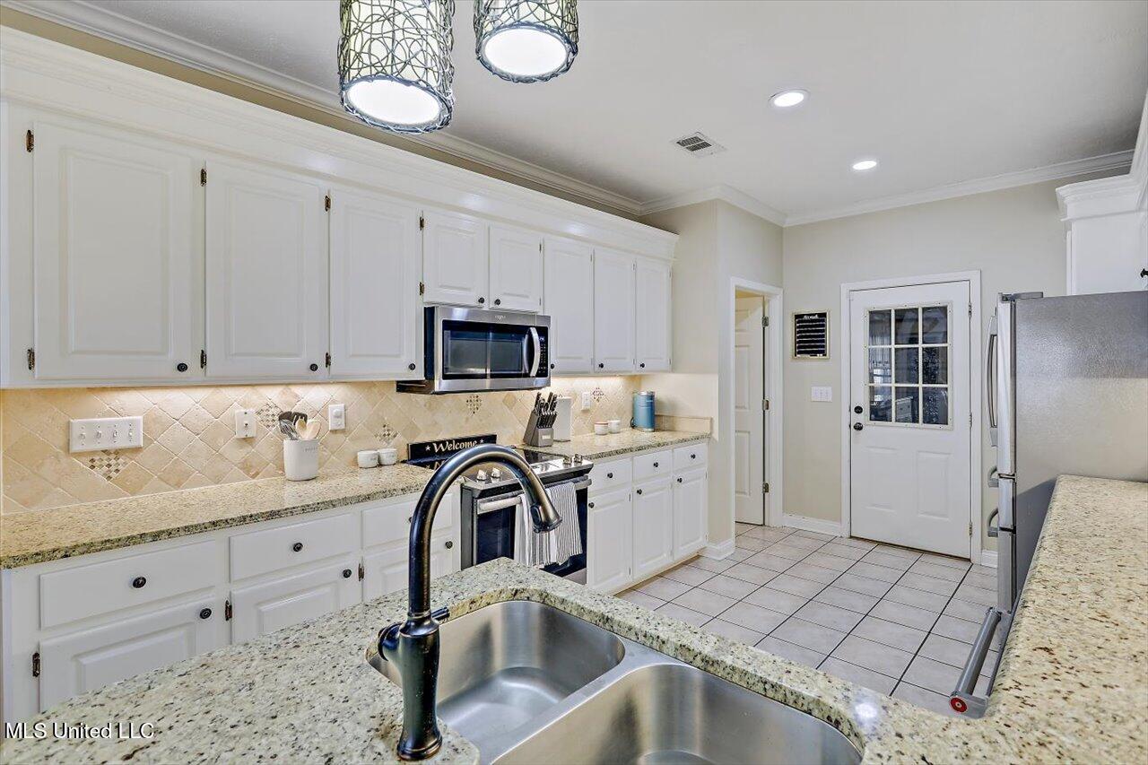 261 Azalea Court Brandon, MS 39047 - Photo 13 of 28 13-261 Azalea Circle