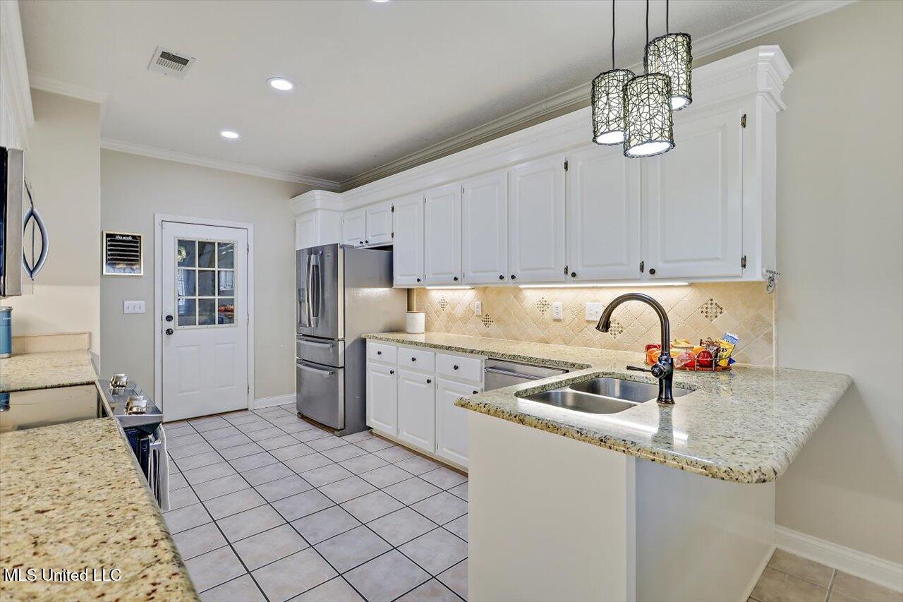 261 Azalea Court Brandon, MS 39047 - Photo 10 of 28 10-261 Azalea Circle