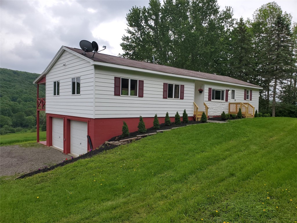 914 Mitchell Road Montrose, PA 18801 - Photo 1 of 23