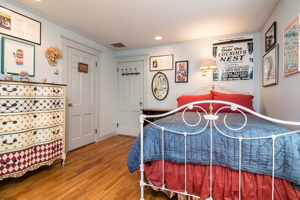 27 Bishopsgate Road Newton, MA 02459 - Photo 17 of 30 Gallery Image 17