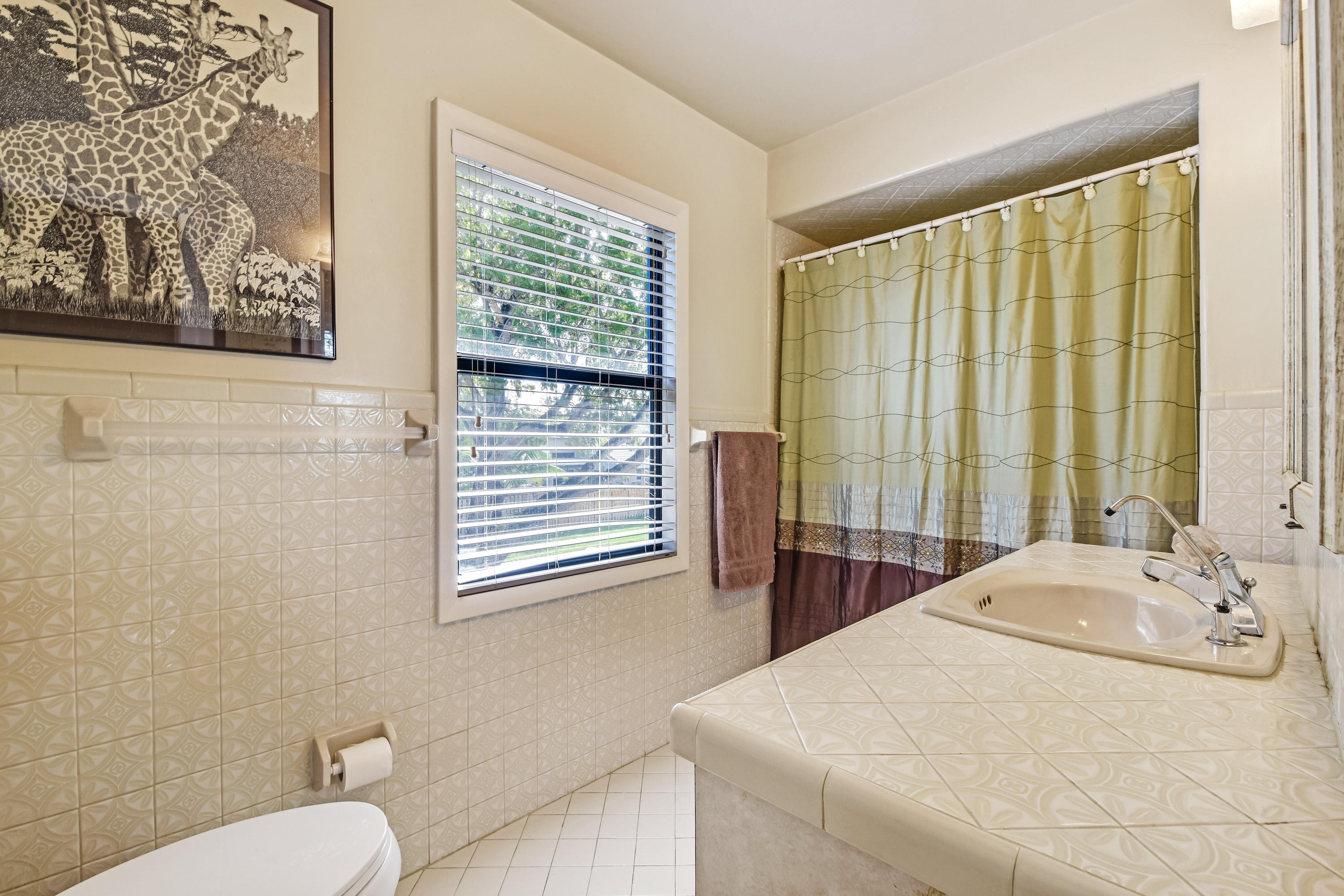 1441 Southwest 21st Street Boca Raton, FL 33486 - Photo 43 of 80 palm beach farms guest bath upstairs