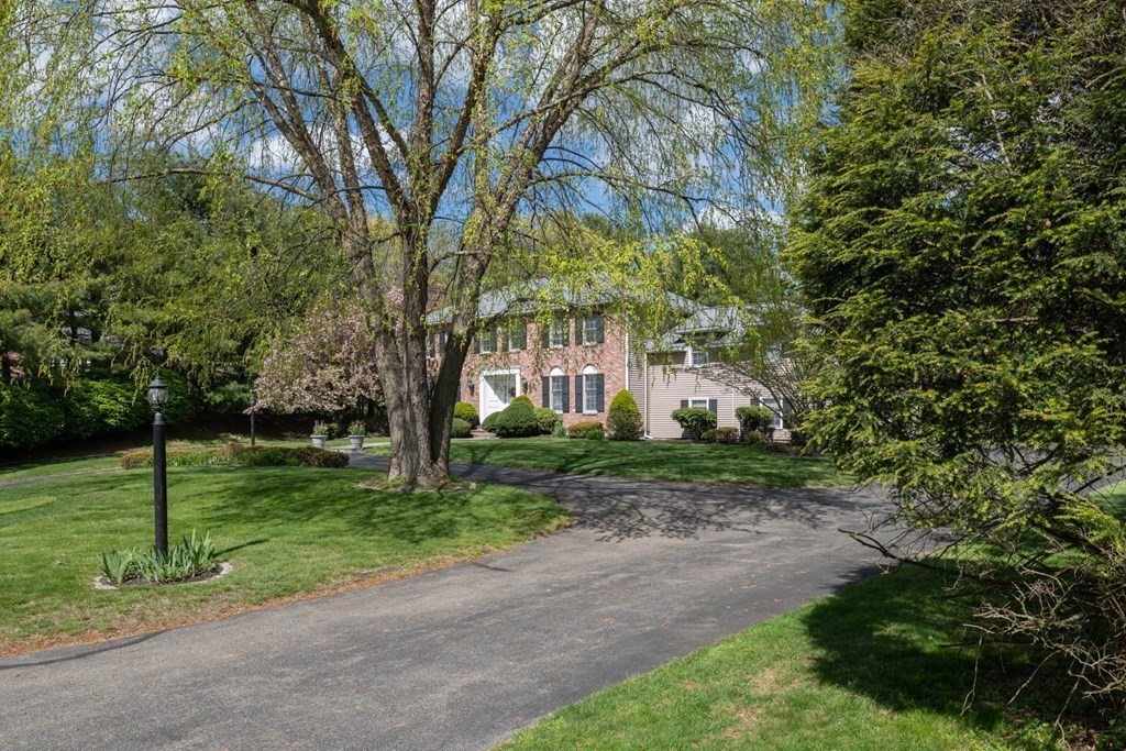 4 Elliston Road Weston, MA 02493 - Photo 2 of 42