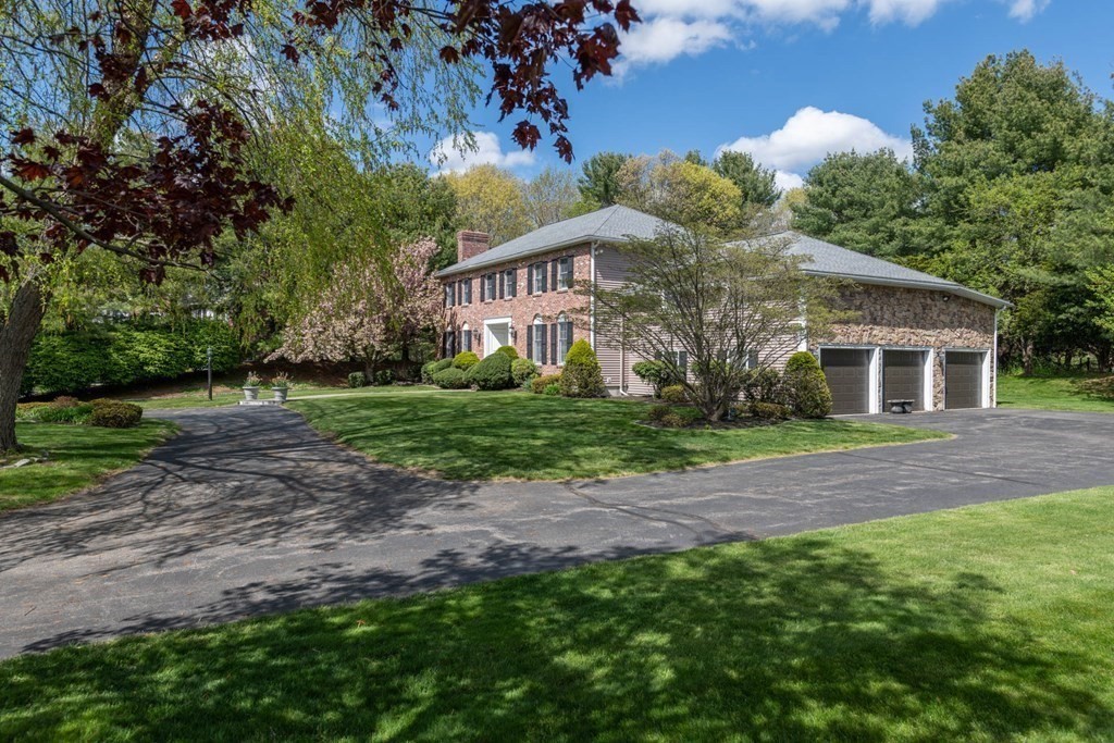 4 Elliston Road Weston, MA 02493 - Photo 3 of 42