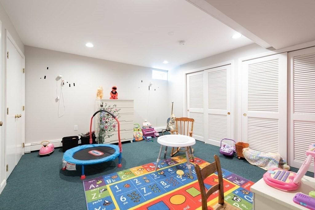 4 Elliston Road Weston, MA 02493 - Photo 32 of 42