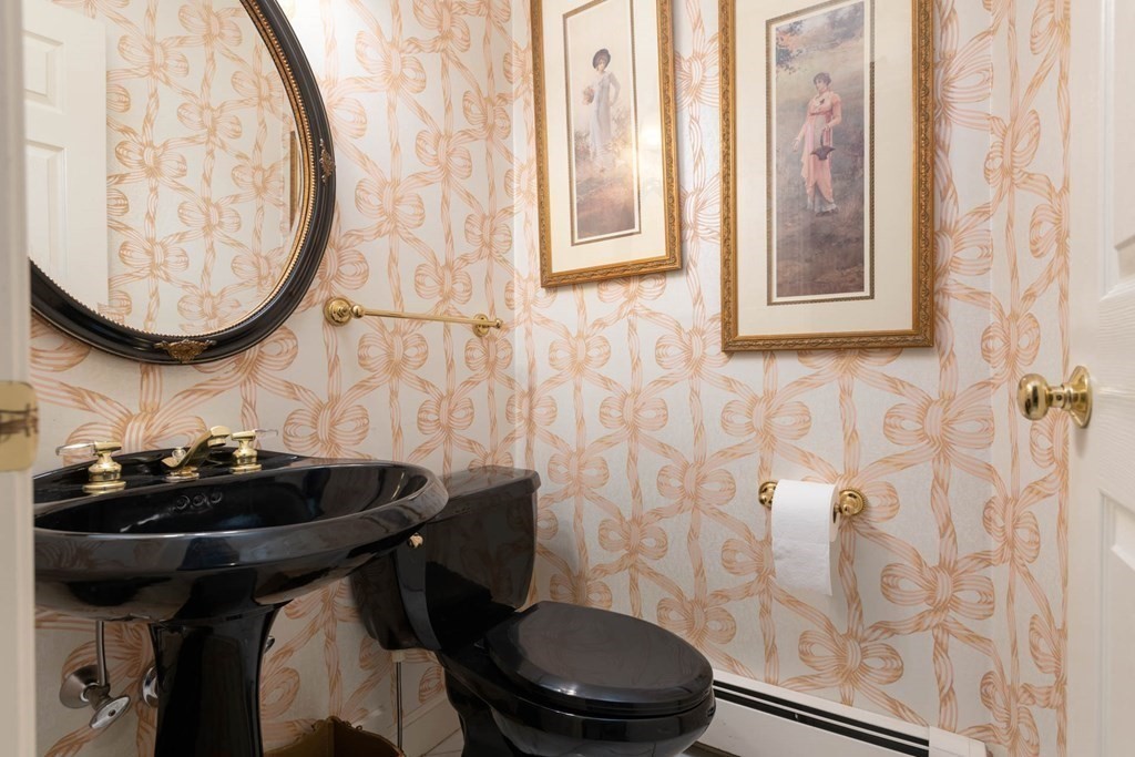 4 Elliston Road Weston, MA 02493 - Photo 10 of 42