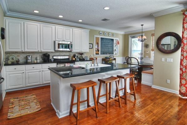 141 Rockingham Road Jupiter, FL 33458 - Photo 8 of 34 Kitchen