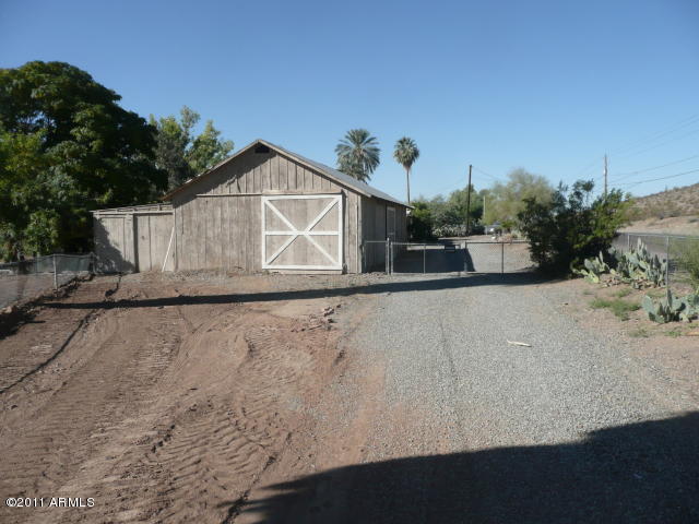 4739 West Carver Road Laveen, AZ 85339 - Photo 2 of 9 Driveway