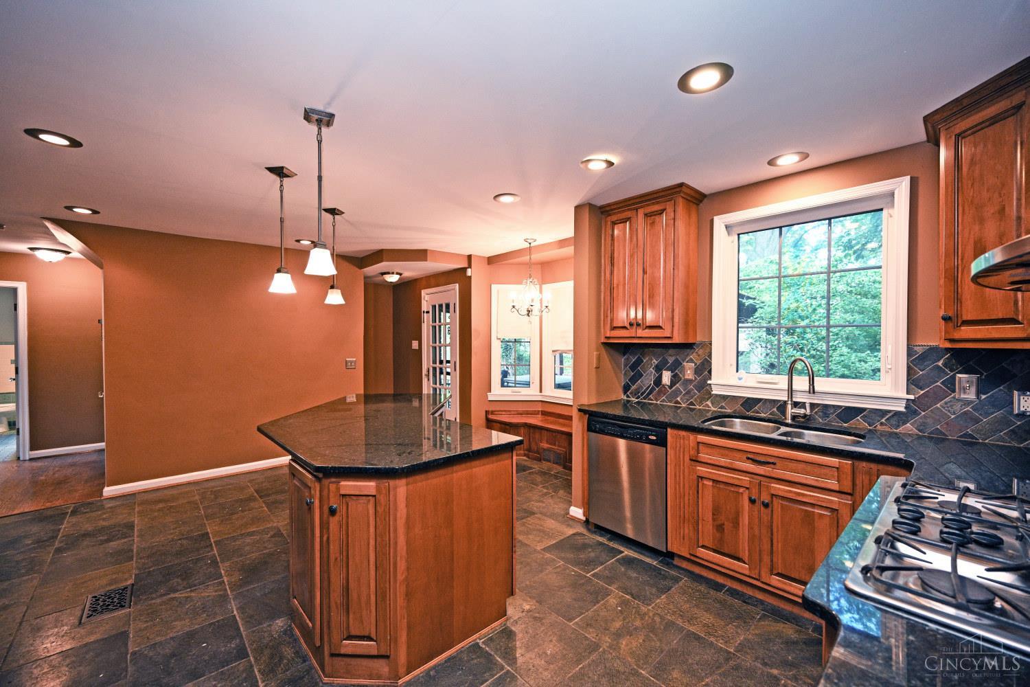 1020 West Galbraith Road Cincinnati, OH 45231 - Photo 19 of 67 Gallery Image 19