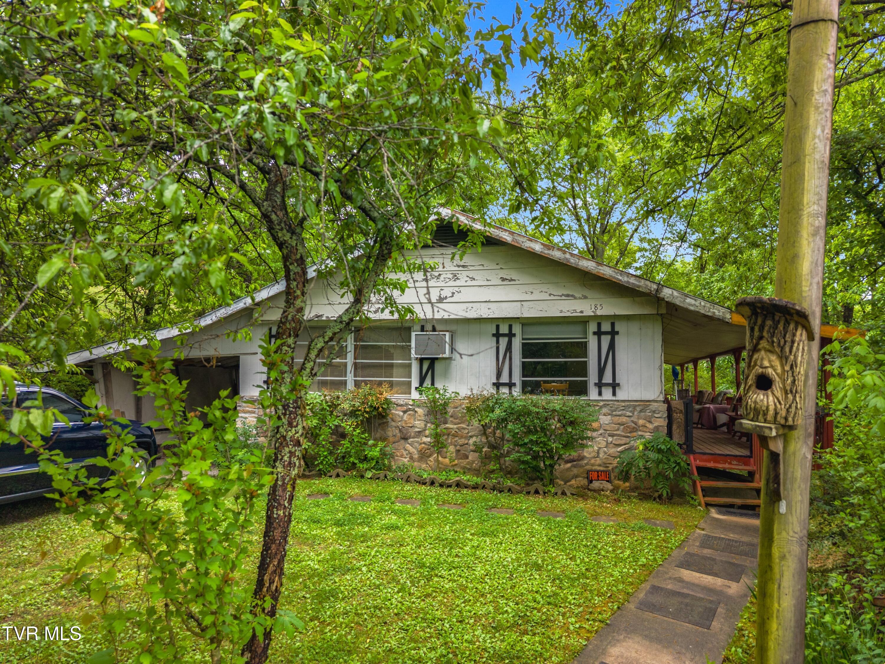 185 Trinity Lane Harrogate, TN 37752 - Photo 2 of 37 002-185TrinityLane-Harrogate-TN-37752-SM