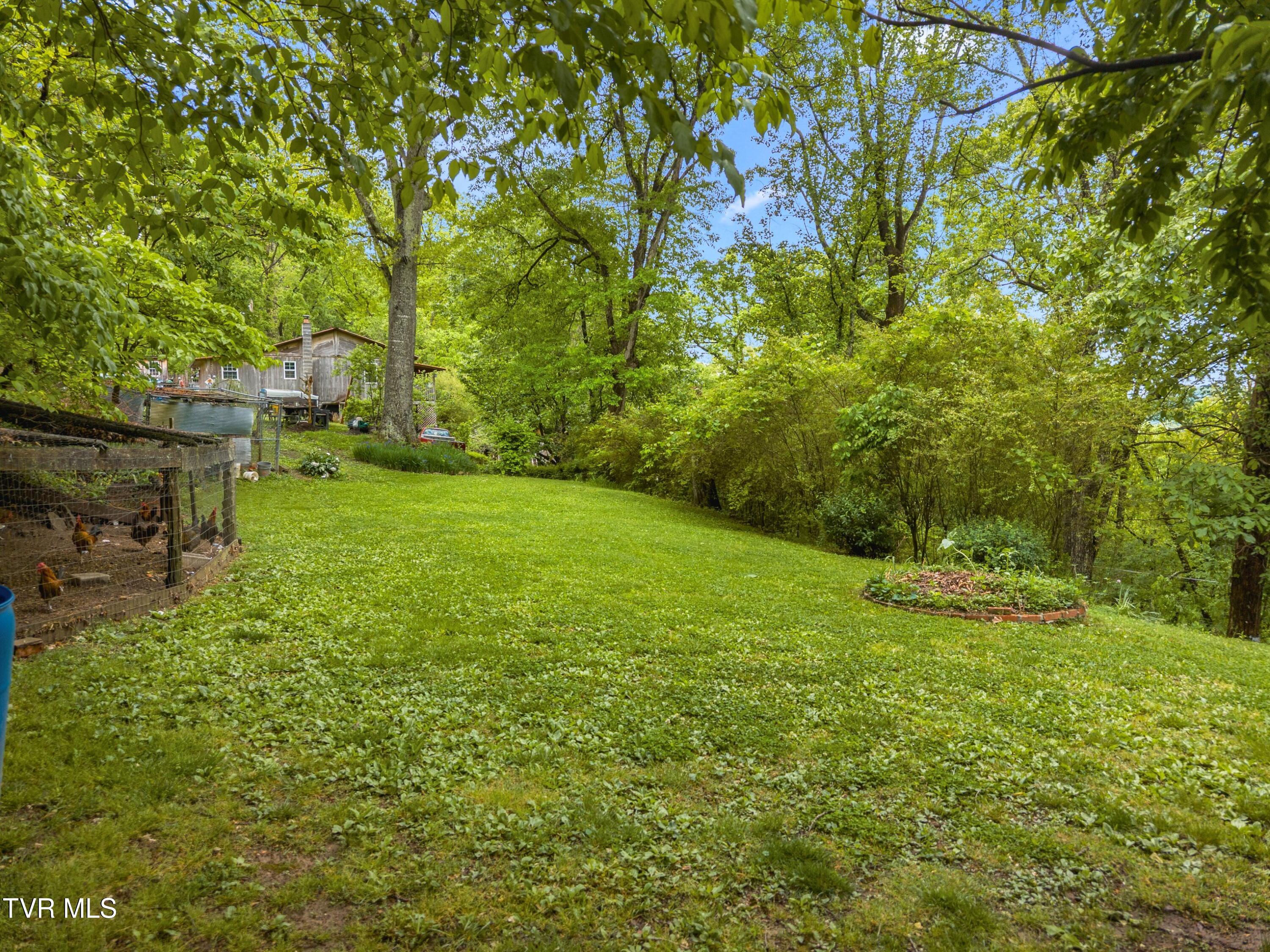 185 Trinity Lane Harrogate, TN 37752 - Photo 34 of 37 034-185TrinityLane-Harrogate-TN-37752-SM