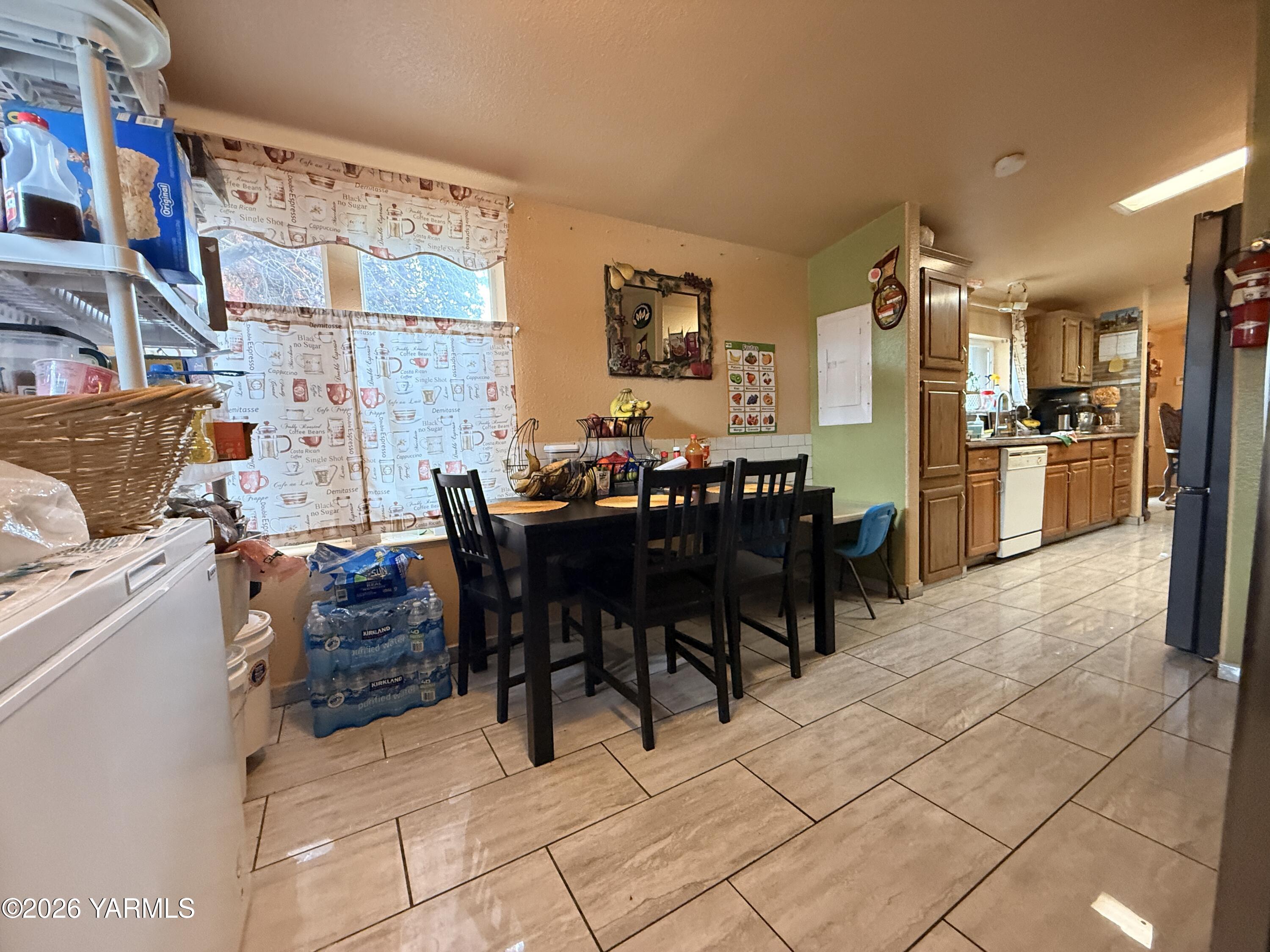 1051 County Line Mabton, WA 98935 - Photo 7 of 22 a view of dining room and kitchen with furniture