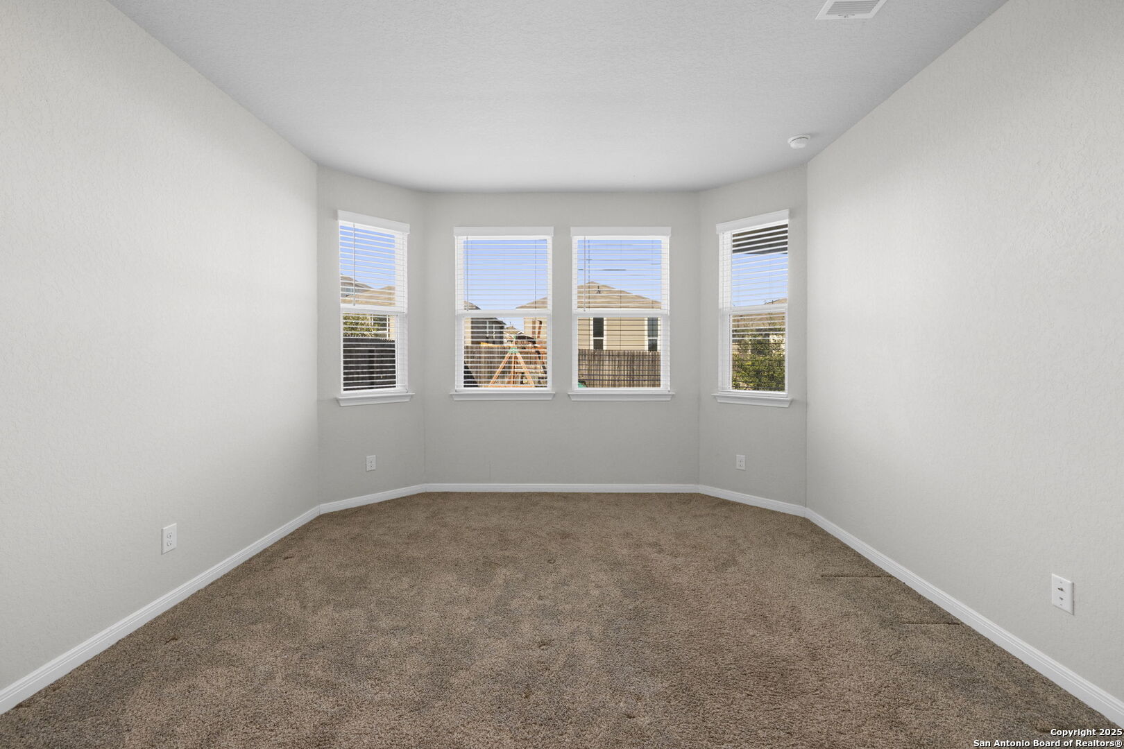 5139 Longhorn Converse, TX 78109 - Photo 20 of 46 an empty room with windows