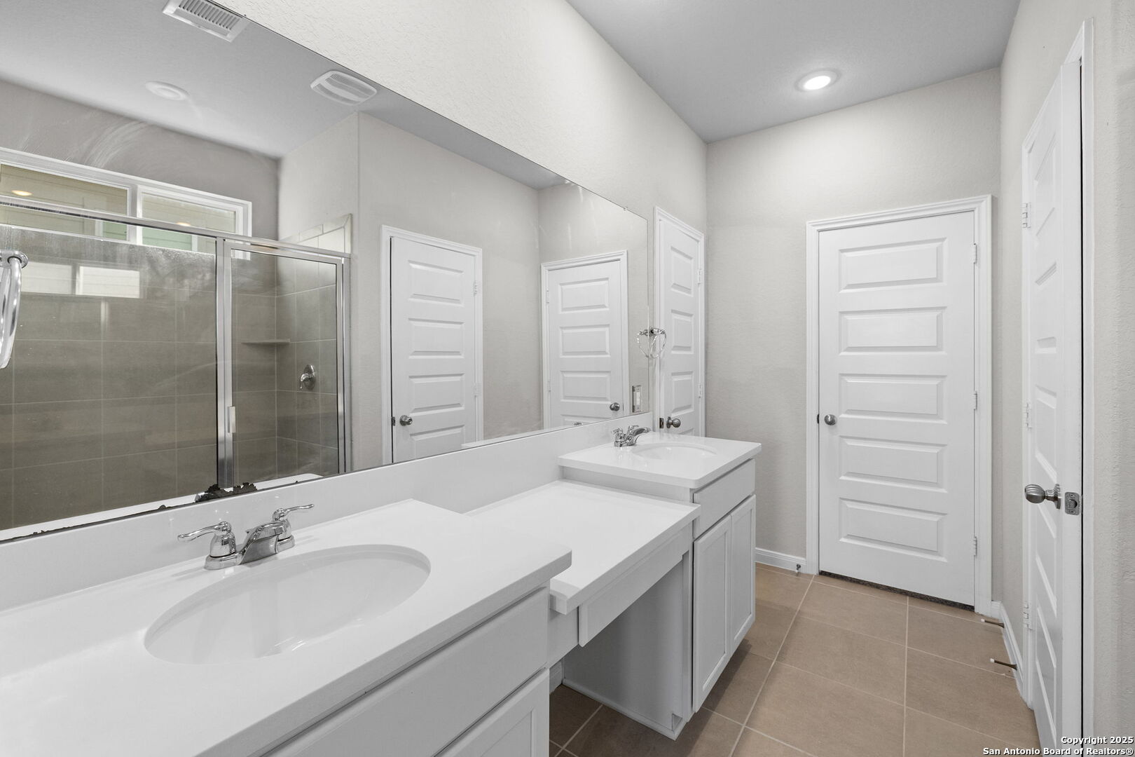 5139 Longhorn Converse, TX 78109 - Photo 24 of 46 a bathroom with a double vanity sink and a mirror