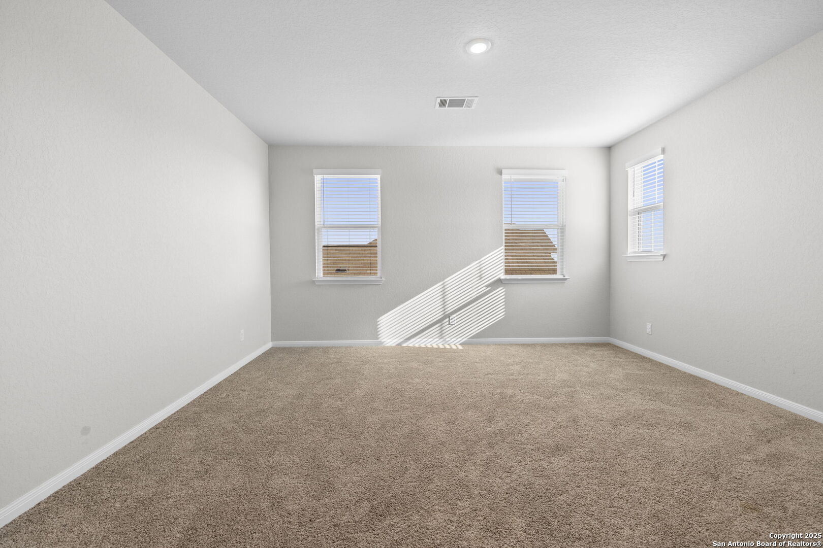 5139 Longhorn Converse, TX 78109 - Photo 26 of 46 an empty room with windows