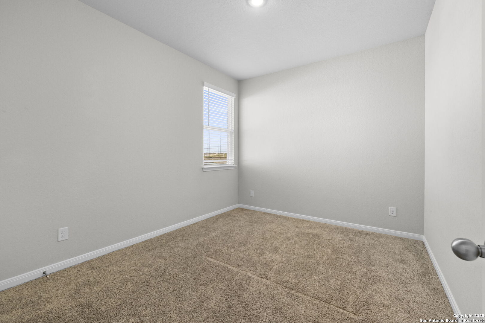 5139 Longhorn Converse, TX 78109 - Photo 34 of 46 an empty room with a window