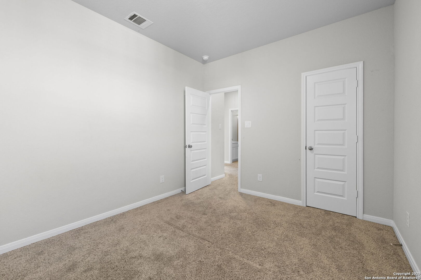 5139 Longhorn Converse, TX 78109 - Photo 35 of 46 an empty room with closet area