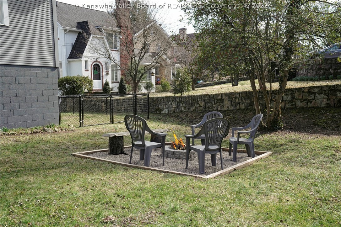 1102 Oakmont Road Charleston, WV 25314 - Photo 6 of 37 Gallery Image 6