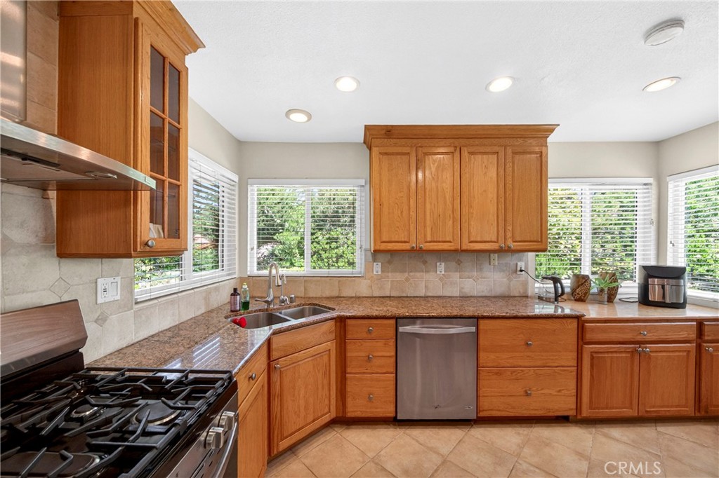 14 Rainbow Ridge Road Phillips Ranch, CA 91766 - Photo 12 of 39