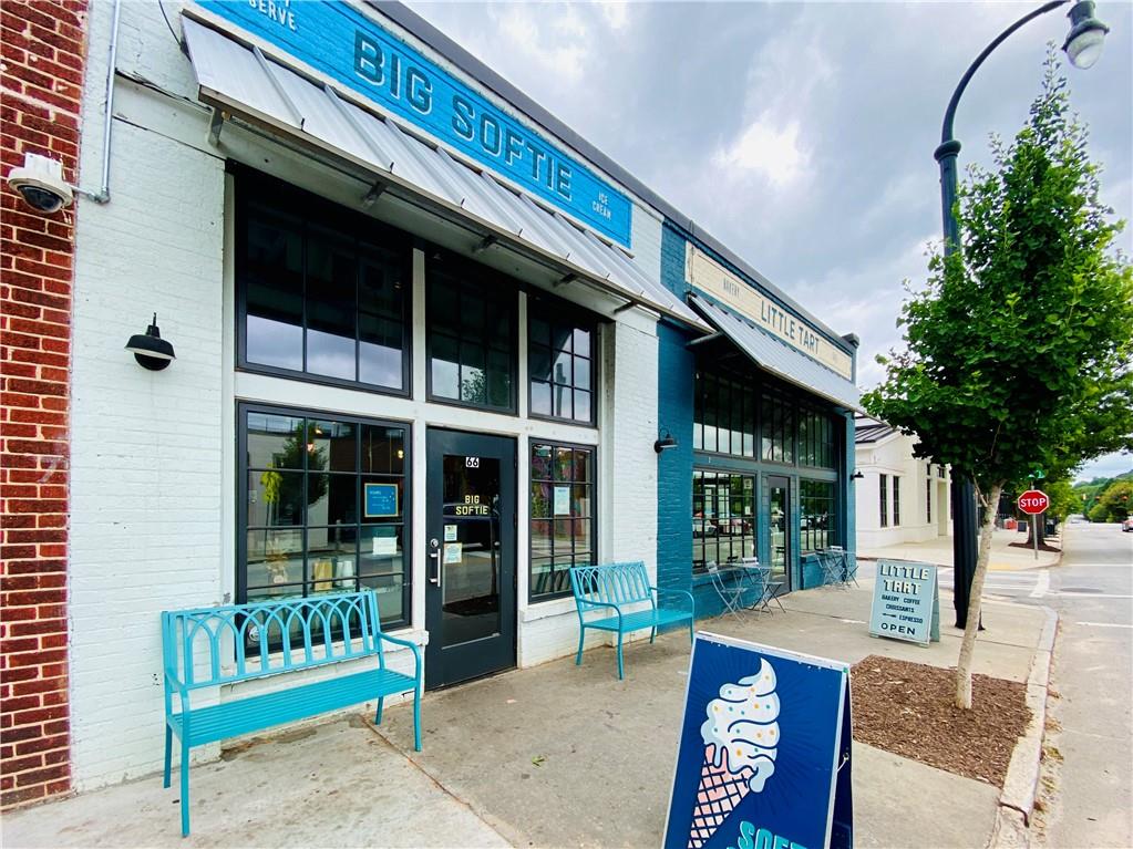 105 Georgia Avenue Southeast, Unit 1 Atlanta, GA 30312 - Photo 37 of 40 a view of a building with sitting area