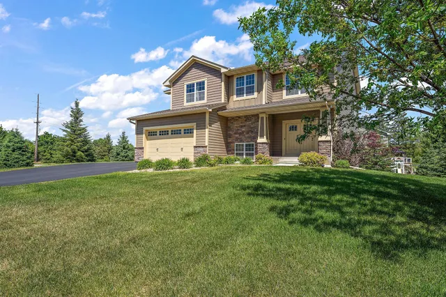 $4,400 | 17027 West 62nd Street, Eden Prairie, MN 55346