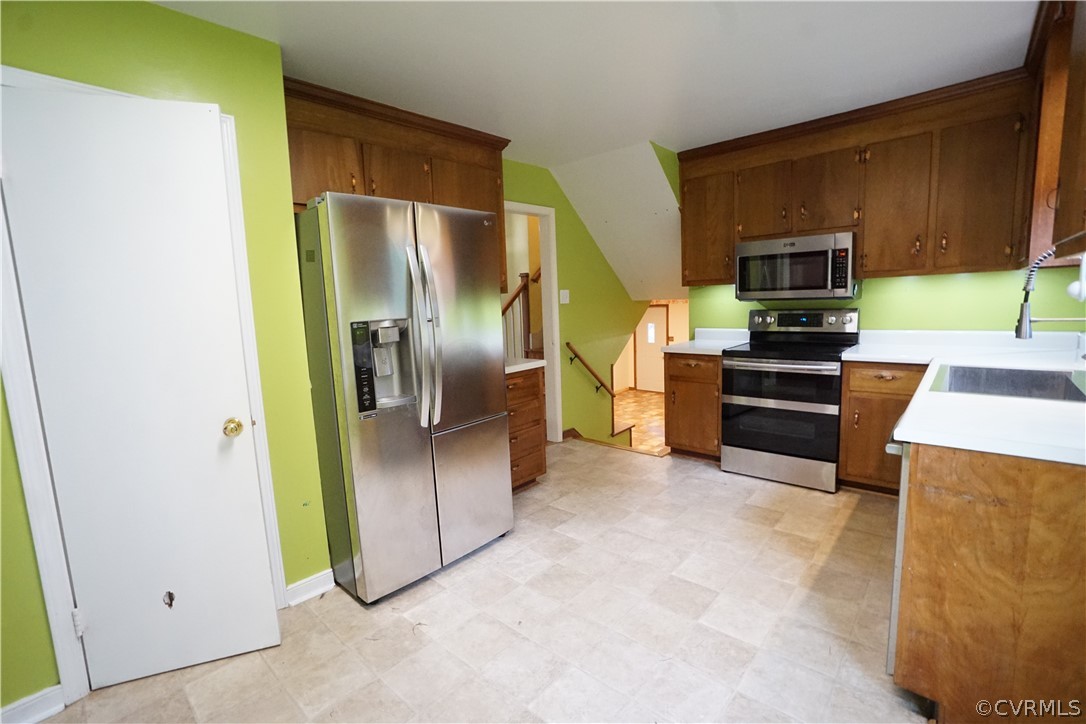 10110 Oldham Road Richmond, VA 23235 - Photo 11 of 26 a kitchen with stainless steel appliances a refrigerator and a stove