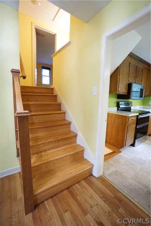 10110 Oldham Road Richmond, VA 23235 - Photo 9 of 26 a view of entryway and hall with wooden floor