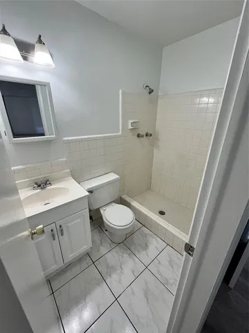 $1,899 | 1401 Northeast 57th Place, Unit 9, Fort Lauderdale, FL 33334