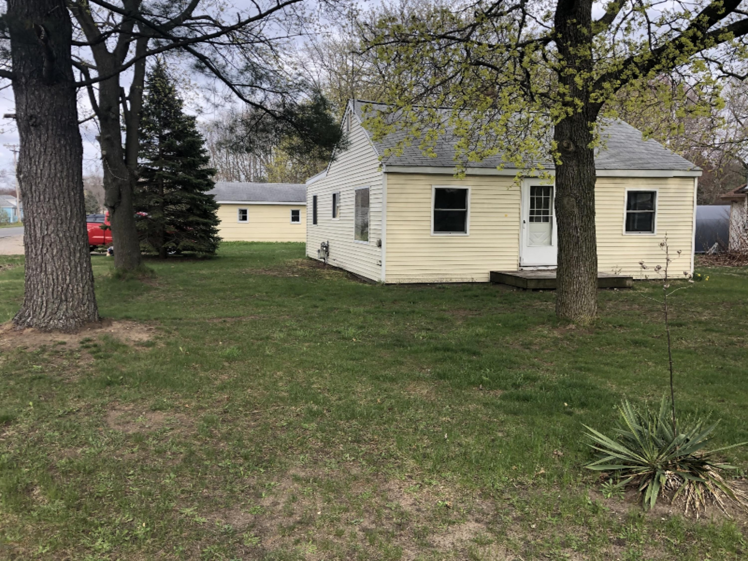 1510 South Walker Road Muskegon, MI 49442 - Photo 1 of 12 1