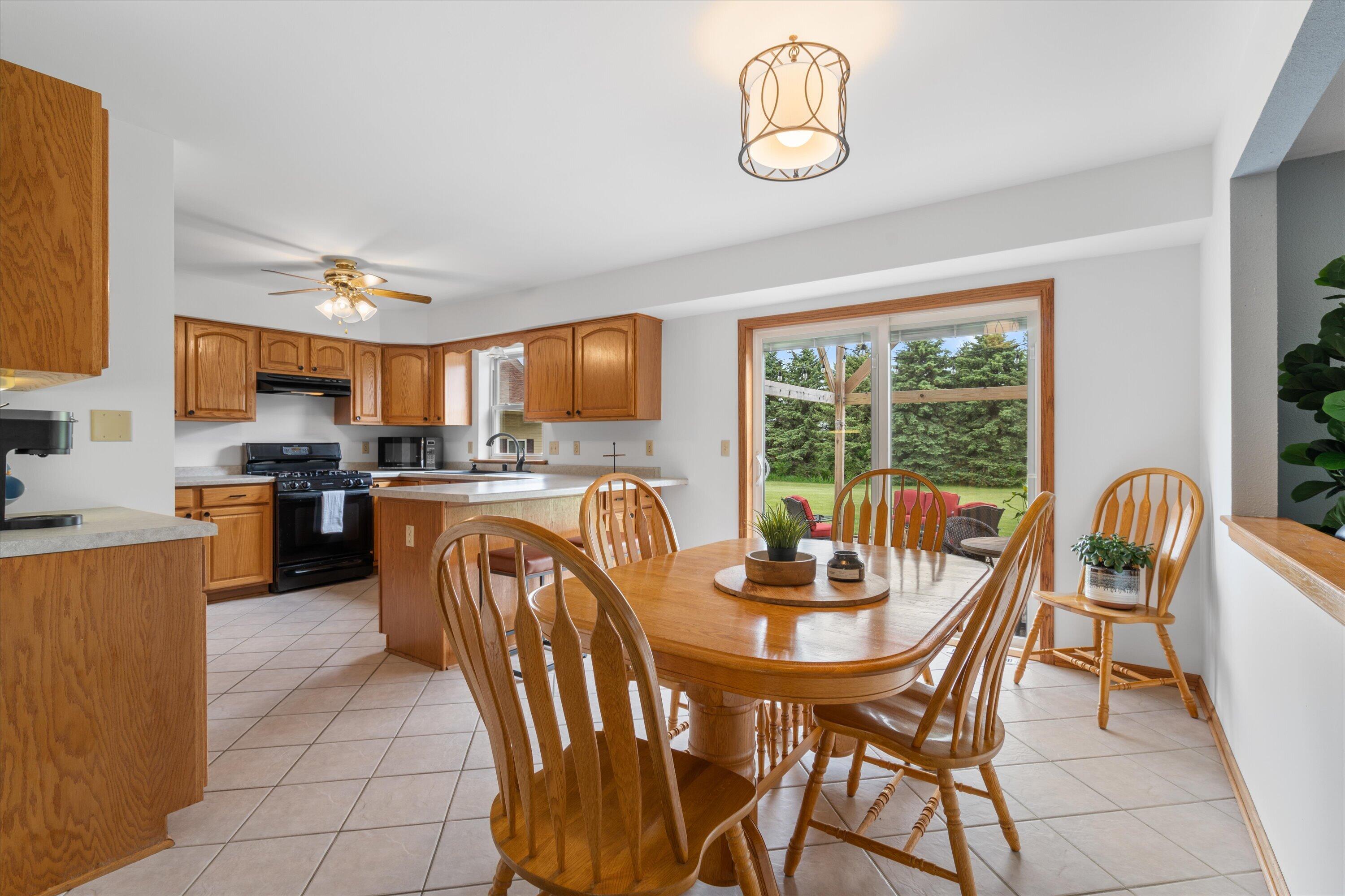 7720 Orchard Valley Road Farmington, WI 53090 - Photo 11 of 36 Dining