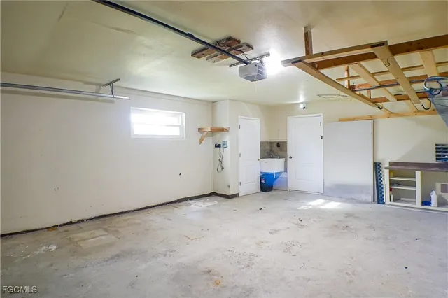 $2,400 | 2221 Cape Way, North Fort Myers, FL 33917