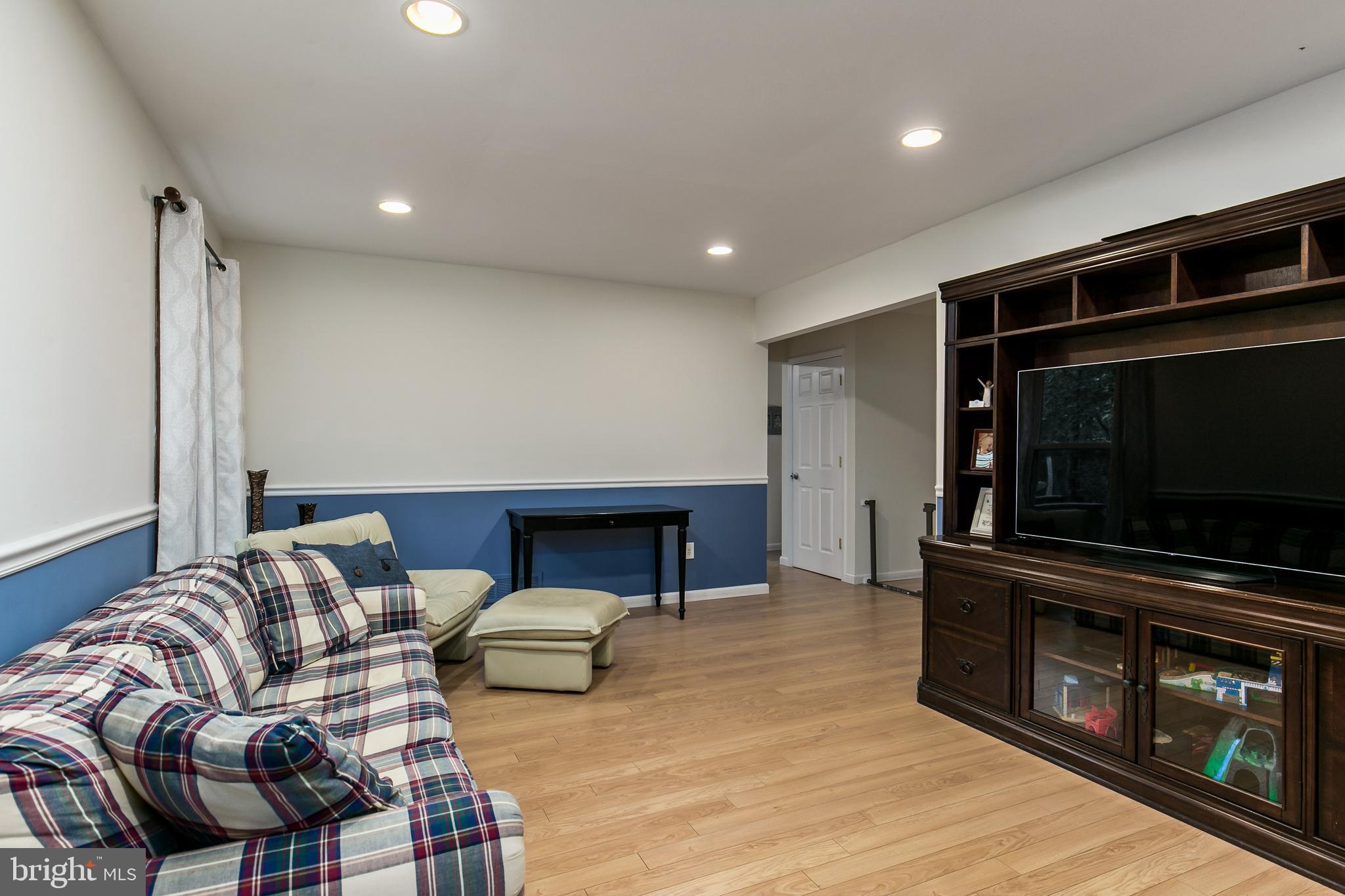 551 Fairview Road Medford, NJ 08055 - Photo 12 of 28 Living Room