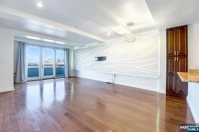 $4,450 | 600 Harbor Boulevard, Unit 673, Weehawken, NJ 07086