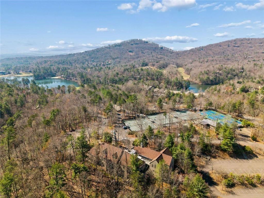 1458 Valley View Dr photo 2