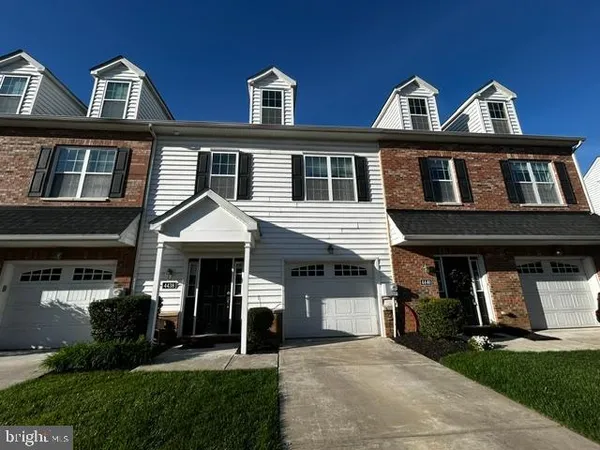 $3,295 | 4438-00 Riverview Lane, Unit 16, Philadelphia, PA 19129
