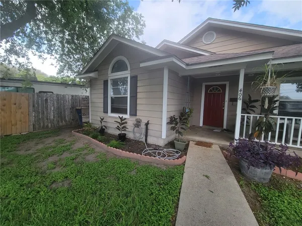 $1,895 | 406 East Bayview Boulevard, Portland, TX 78374