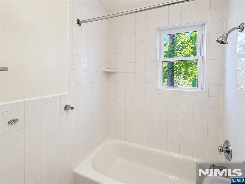 190 County Road, Unit 1 Tenafly, NJ 07670 - Photo 9 of 22 Gallery Image 9