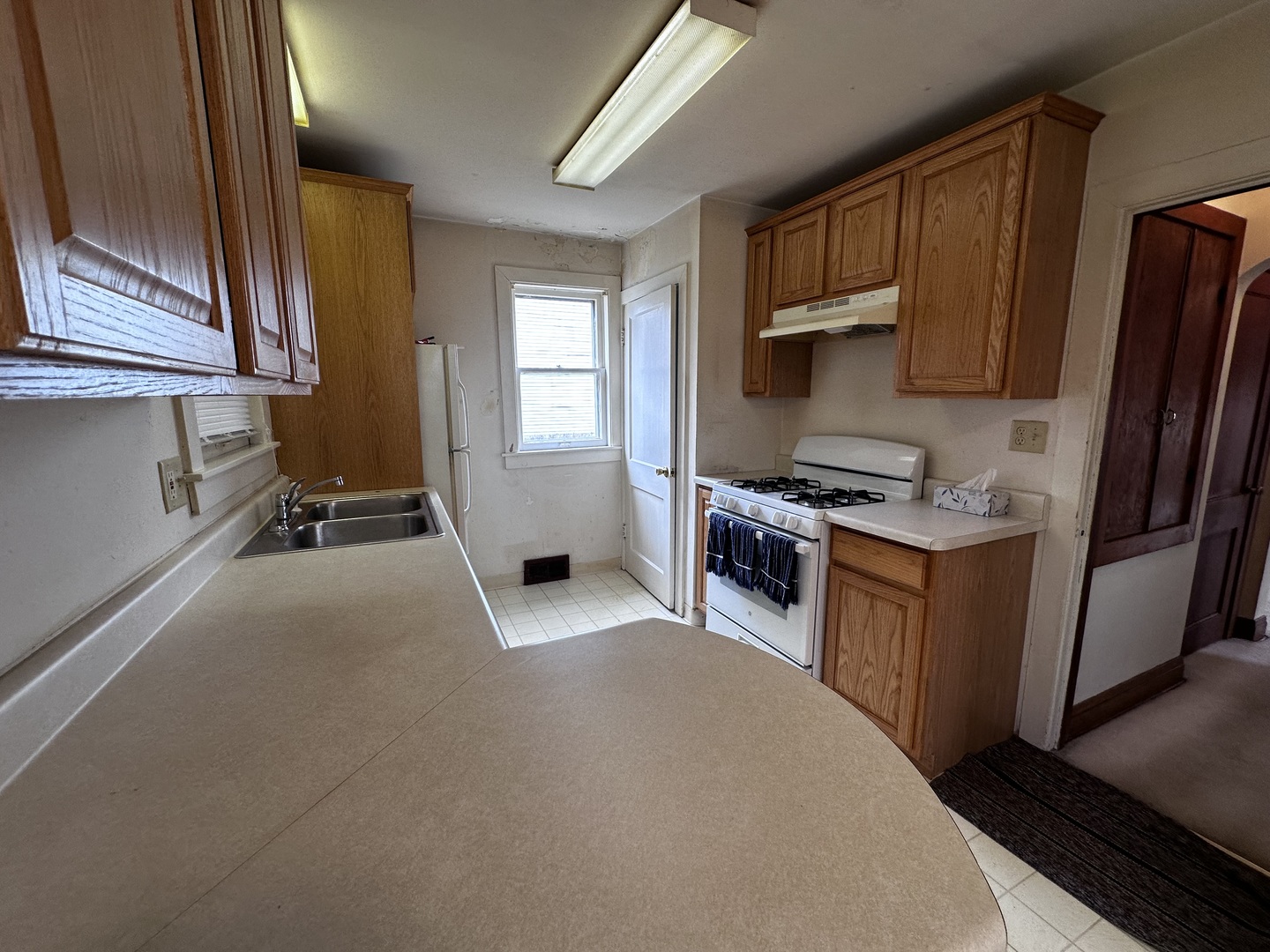 930 Cookane Avenue Elgin, IL 60120 - Photo 8 of 34 Gallery Image 8