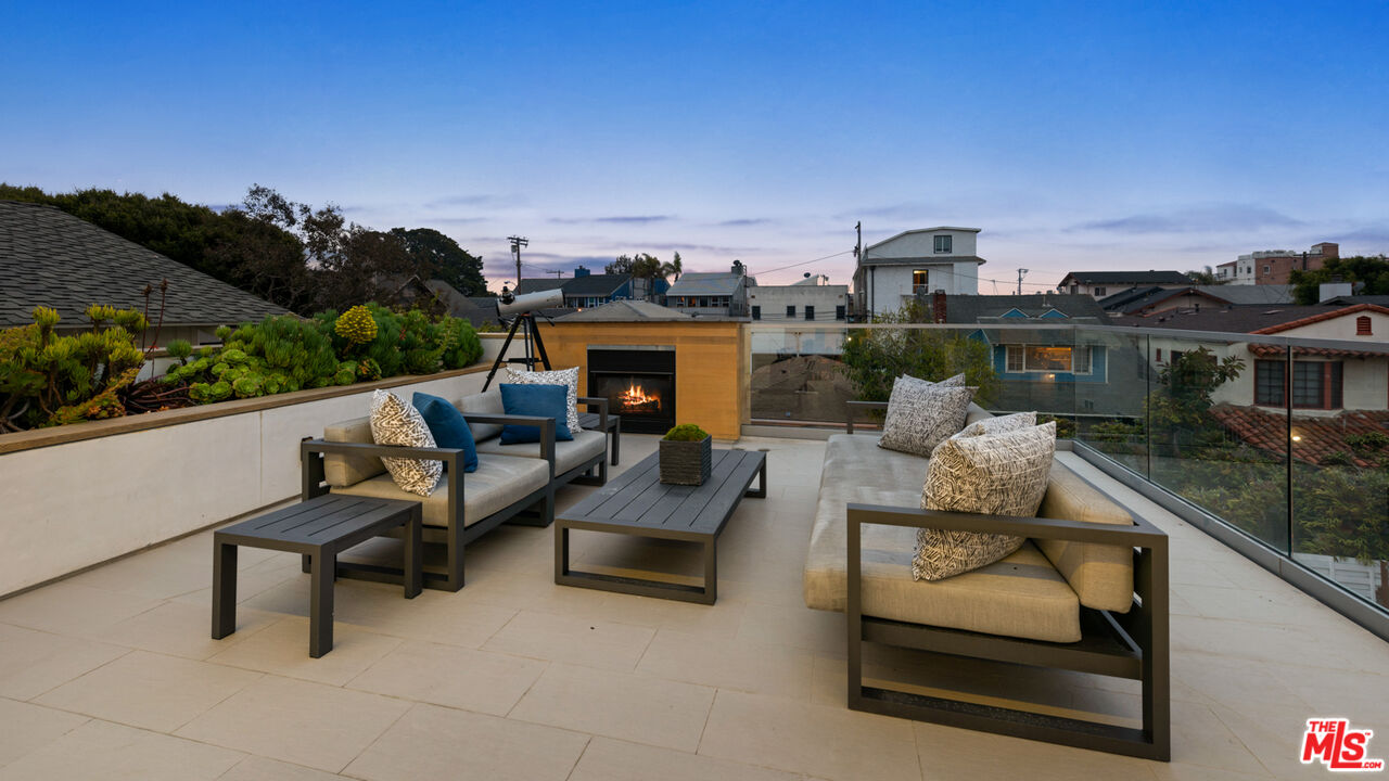 35 Wavecrest Avenue Venice, CA 90291 - Photo 16 of 33