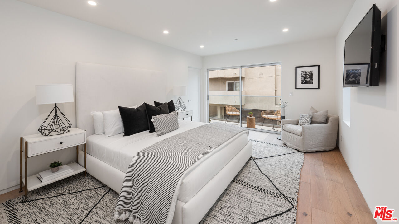 35 Wavecrest Avenue Venice, CA 90291 - Photo 17 of 33