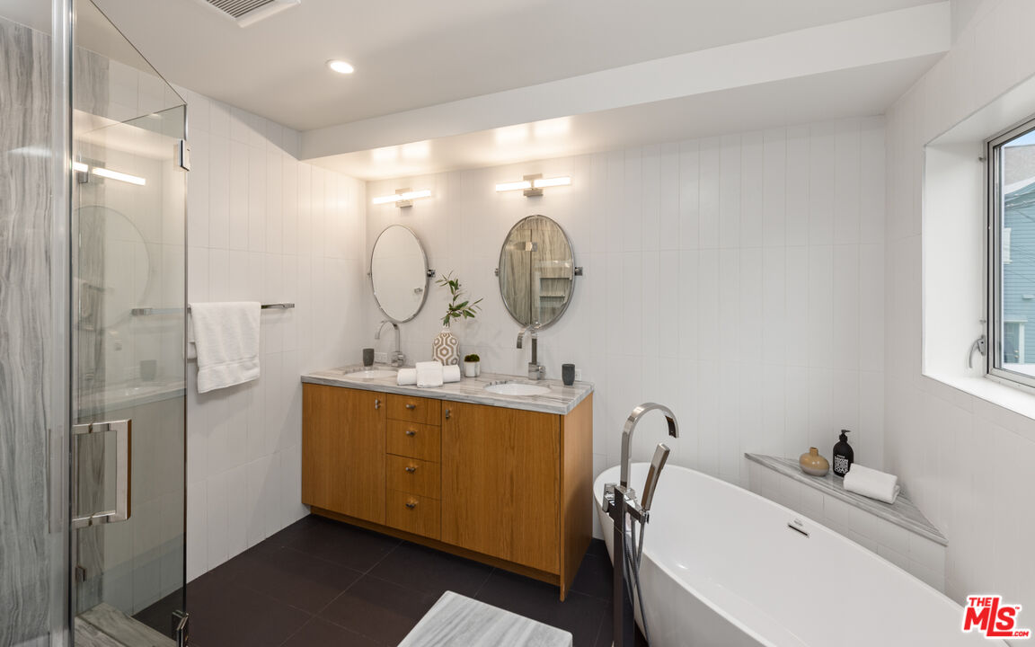 35 Wavecrest Avenue Venice, CA 90291 - Photo 18 of 33