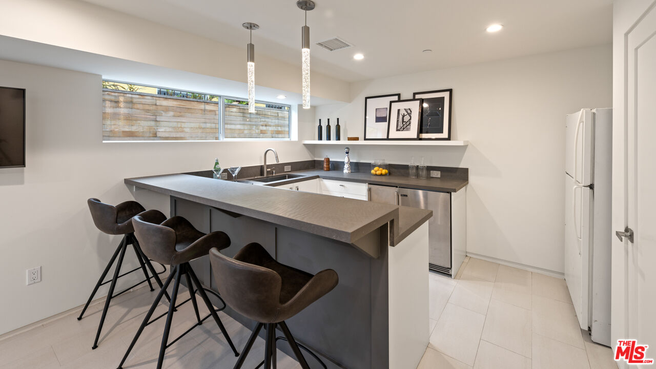 35 Wavecrest Avenue Venice, CA 90291 - Photo 25 of 33