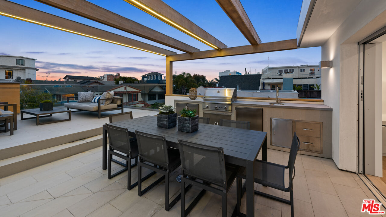 35 Wavecrest Avenue Venice, CA 90291 - Photo 3 of 33