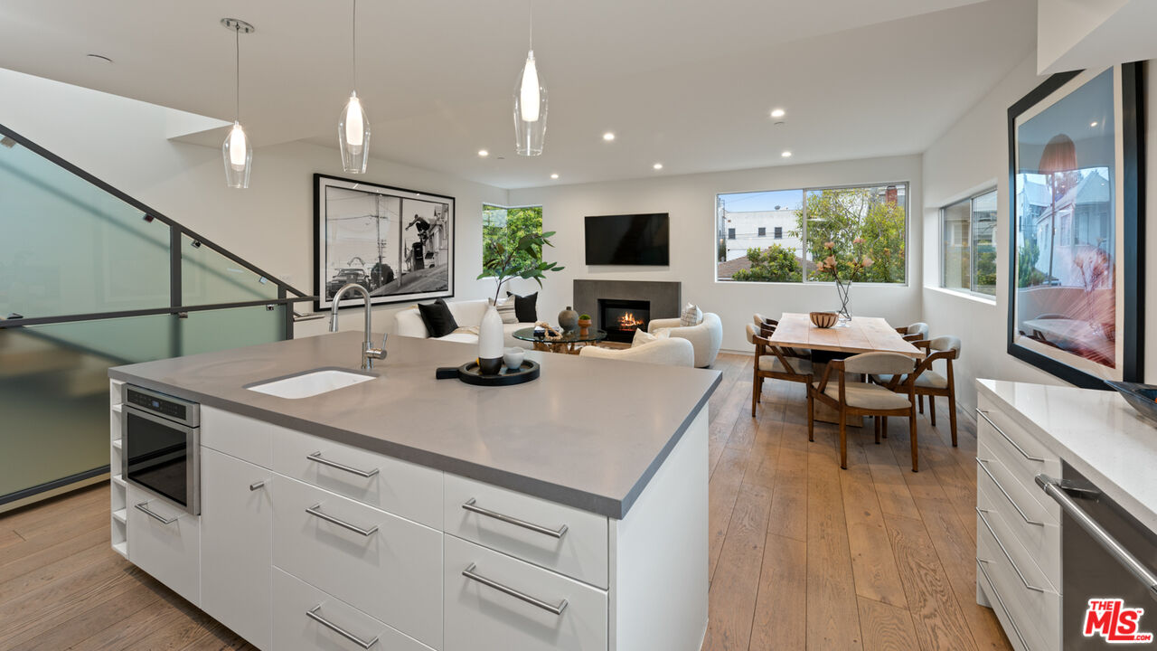 35 Wavecrest Avenue Venice, CA 90291 - Photo 7 of 33