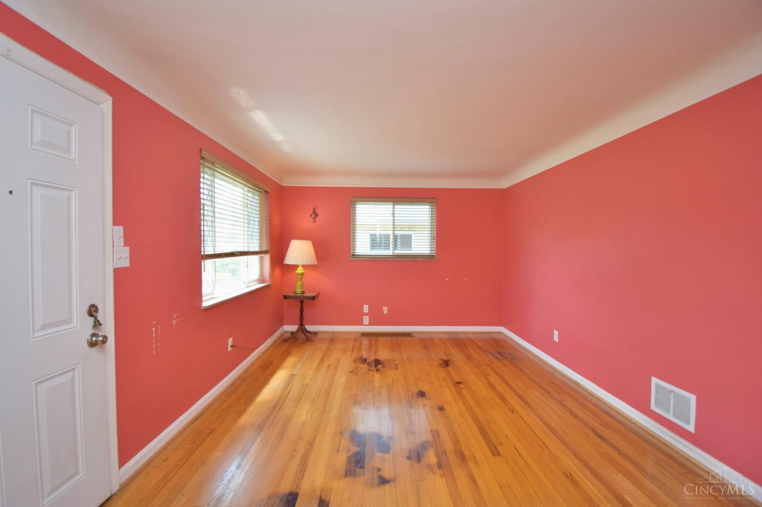 569 Rentz Place Cincinnati, OH 45238 - Photo 4 of 38