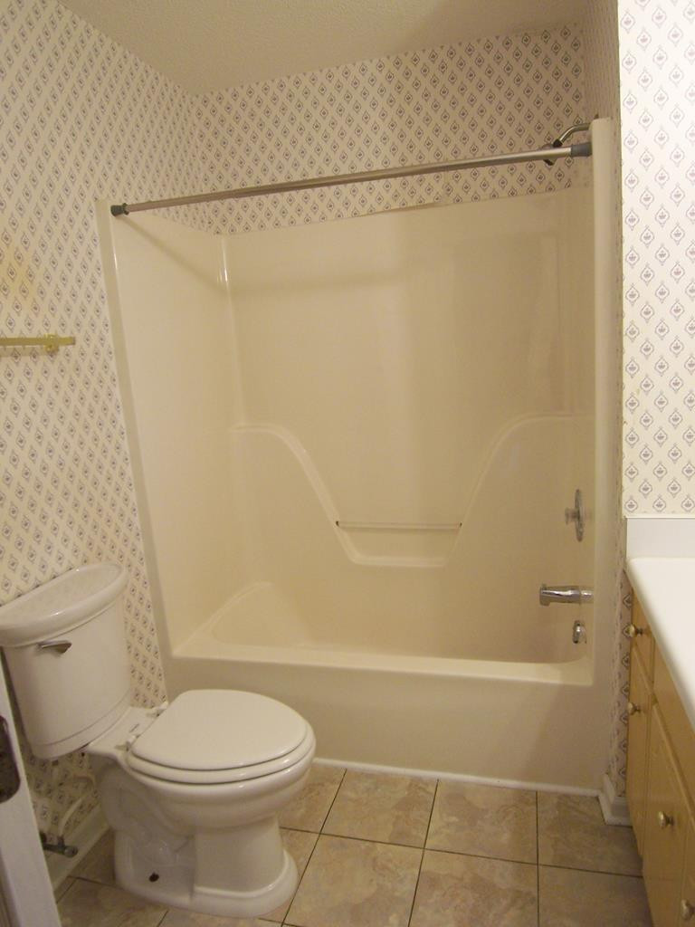 605 Blue Ridge Crossing Evans, GA 30809 - Photo 15 of 27 Hall Bathroom View