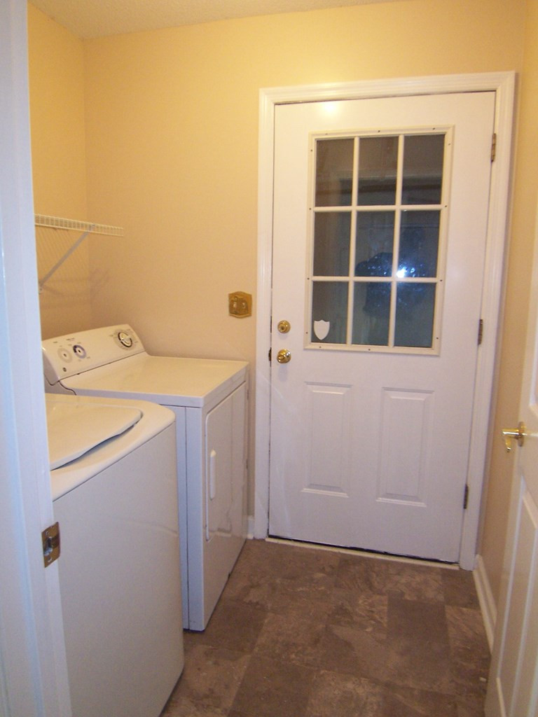 605 Blue Ridge Crossing Evans, GA 30809 - Photo 4 of 27 Laundry room