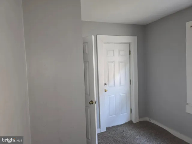 a view of empty room with window