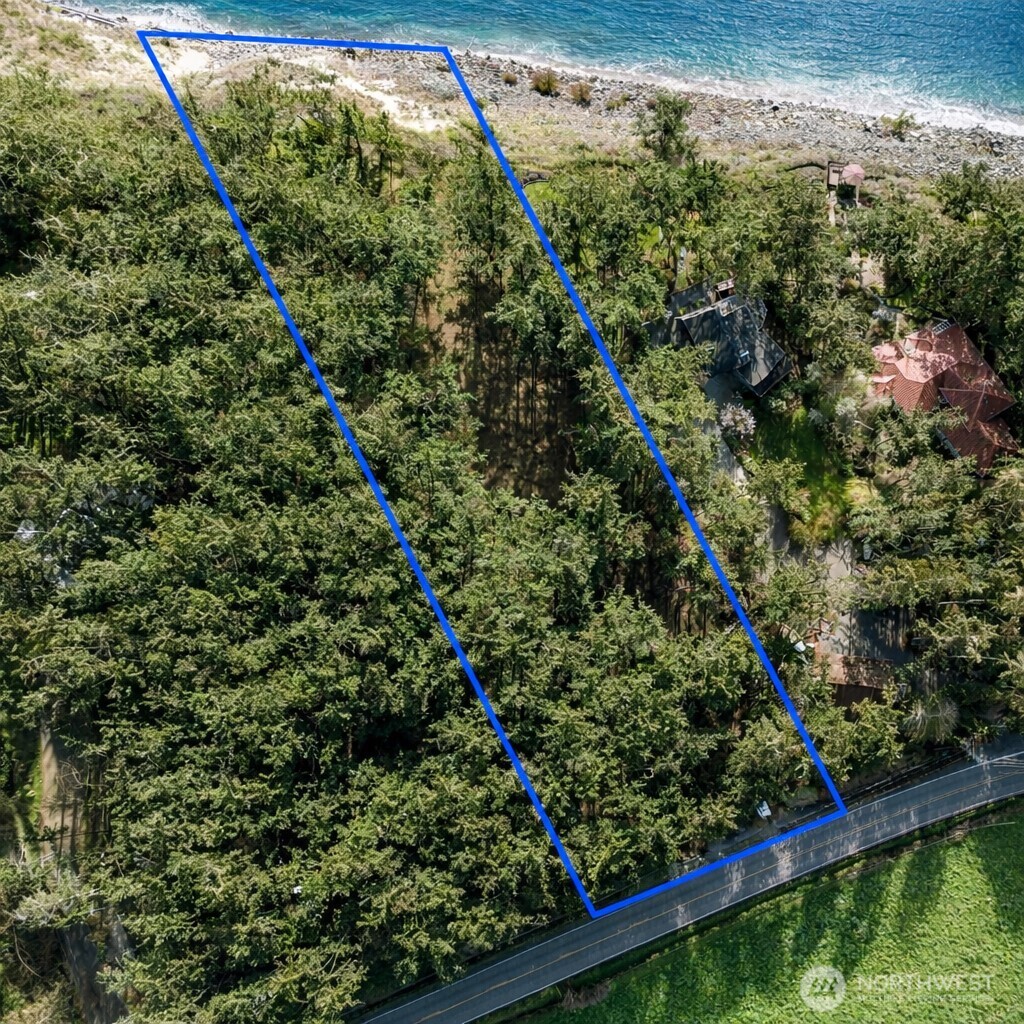 1012 North Scenic Heights Road Oak Harbor, WA 98277 - Photo 24 of 25 a view of a garden