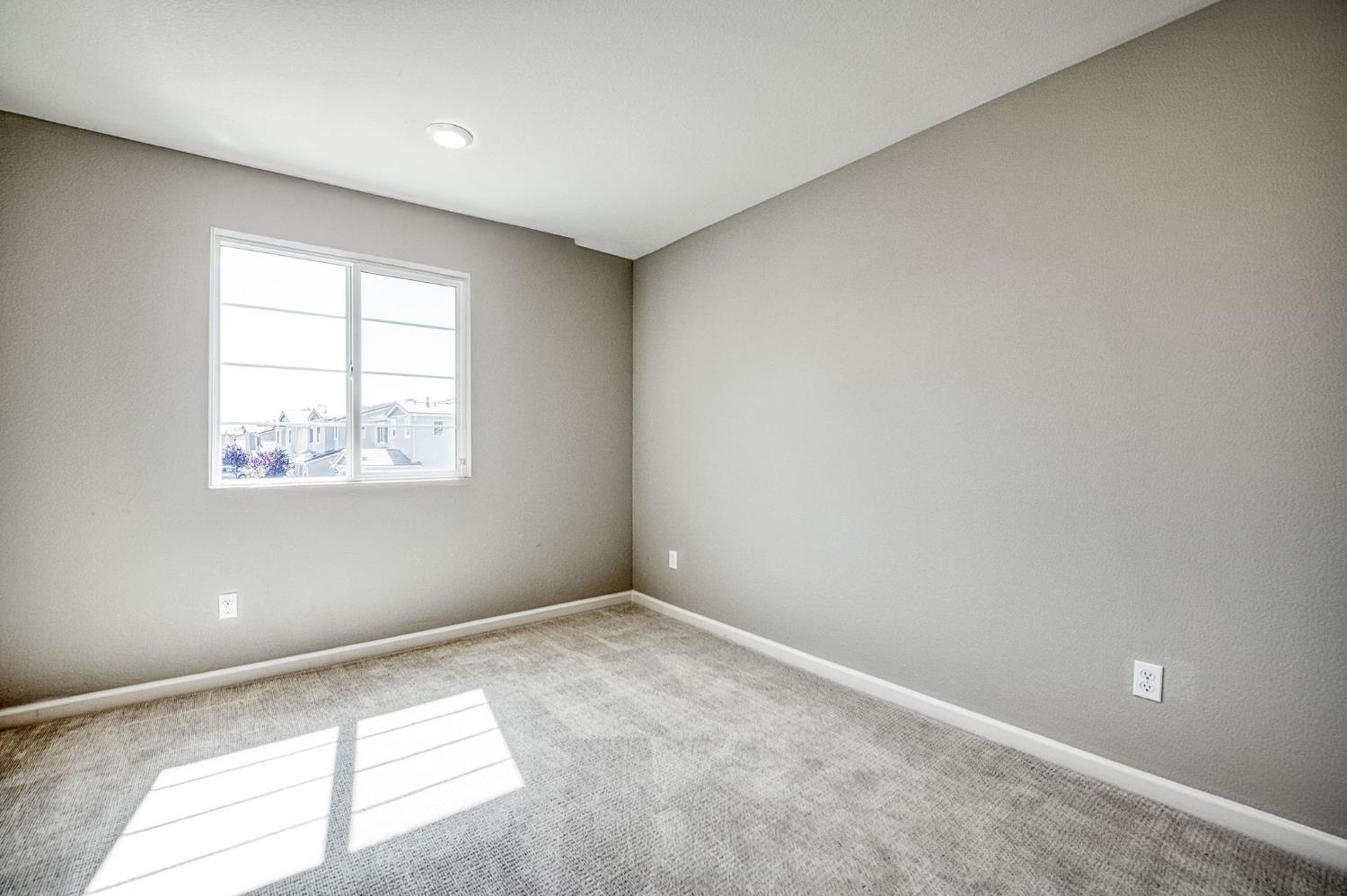 987 North Filbert Avenue Fresno, CA 93727 - Photo 25 of 38