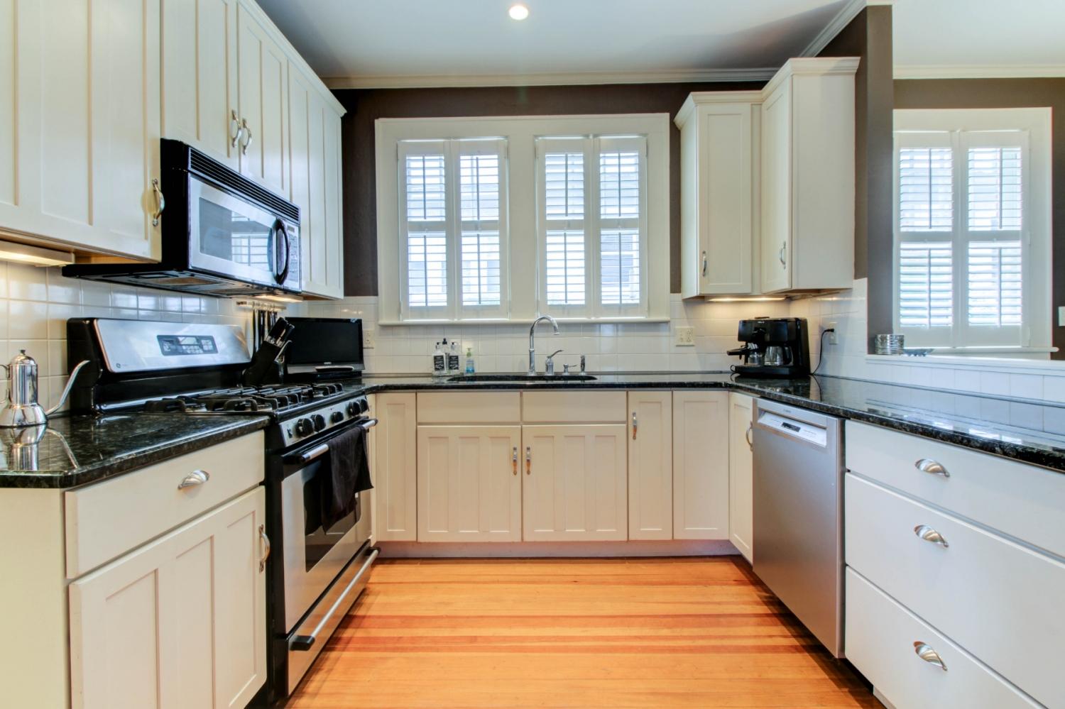 1917 Greenwood Road Southwest Roanoke, VA 24015 - Photo 16 of 45 Kitchen
